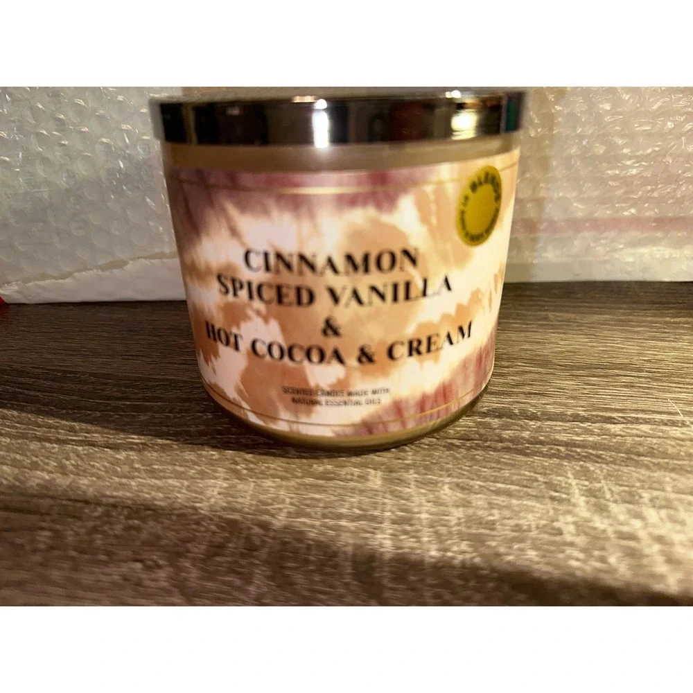 bath and body works Cinnamon spiced vanilla and hot‎ cocoa and cream candle